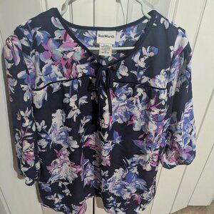 ~NWOT Beautiful Blue floral blouse.